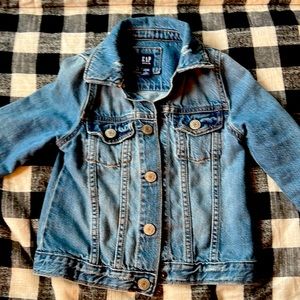 Gap Distressed jean jacket size toddler 5